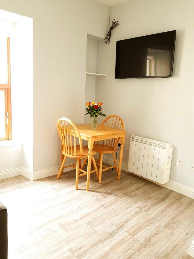 Apartamento Townhouse In Centre Of Cobh Exterior foto