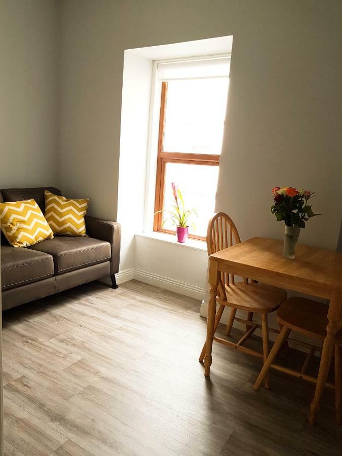 Apartamento Townhouse In Centre Of Cobh Exterior foto